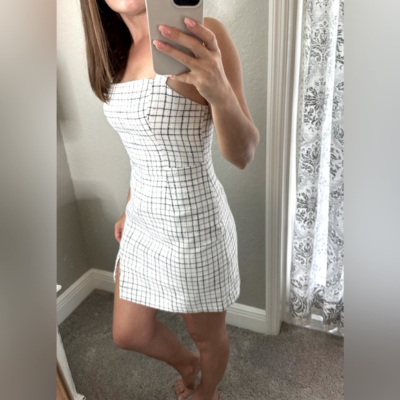 Abercrombie & Fitch Dresses & Skirts - Abercrombie And Fitch white Tweed Mini Dress with side slit and adjustable strap